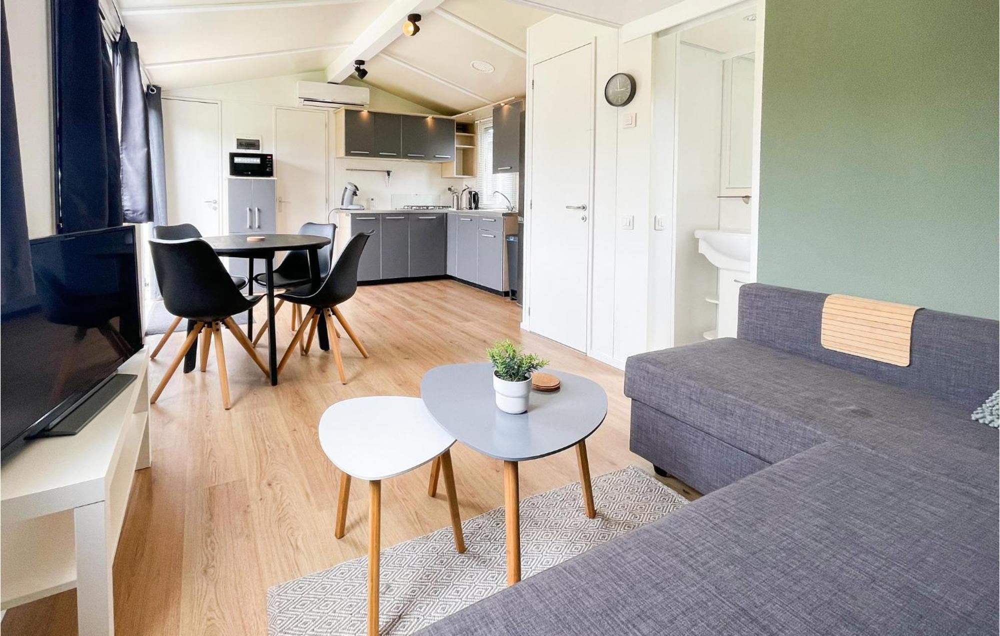 Gorgeous Home In Tzummarum With Wifi Exterior foto
